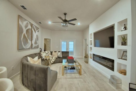House in Auburndale, Florida 4 bedrooms, 204.38 sq.m. № 1908540 - photo 18