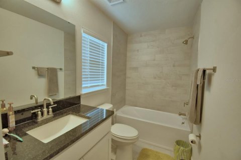 House in Auburndale, Florida 4 bedrooms, 204.38 sq.m. № 1908540 - photo 23