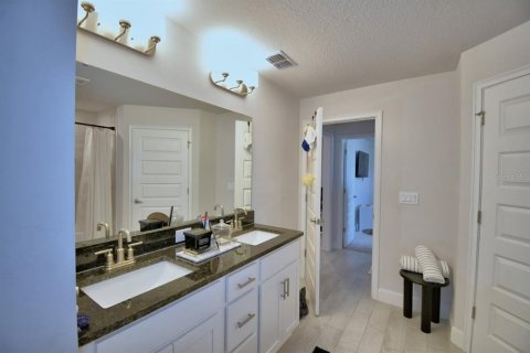 House in Auburndale, Florida 4 bedrooms, 204.38 sq.m. № 1908540 - photo 12