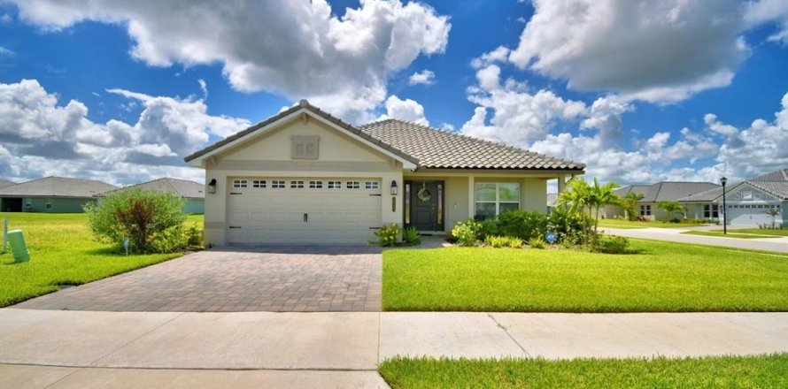 House in Auburndale, Florida 4 bedrooms, 204.38 sq.m. № 1908540