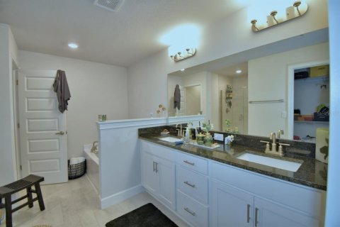 House in Auburndale, Florida 4 bedrooms, 204.38 sq.m. № 1908540 - photo 28