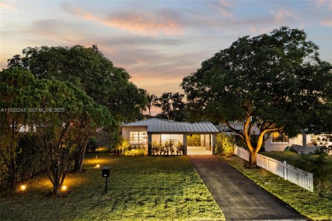 Купить виллу или дом в Норт-Майами-Бич, Флорида 3 спальни, 106.28м2, № 1990812 - фото 1