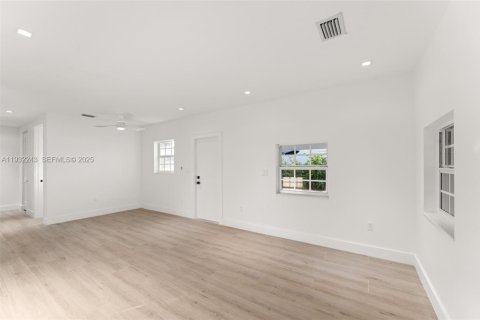 Купить виллу или дом в Норт-Майами-Бич, Флорида 3 спальни, 106.28м2, № 1990812 - фото 26