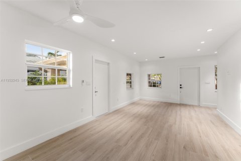 Купить виллу или дом в Норт-Майами-Бич, Флорида 3 спальни, 106.28м2, № 1990812 - фото 21