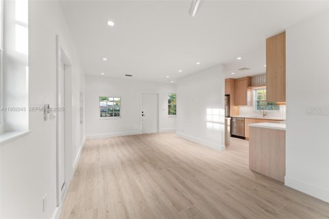 Купить виллу или дом в Норт-Майами-Бич, Флорида 3 спальни, 106.28м2, № 1990812 - фото 22