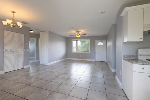Villa ou maison à vendre à Miami, Floride: 3 chambres, 99.87 m2 № 2076057 - photo 5
