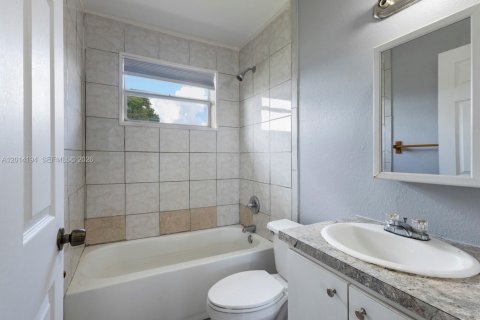 Villa ou maison à vendre à Miami, Floride: 3 chambres, 99.87 m2 № 2076057 - photo 11