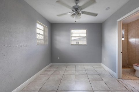 Villa ou maison à vendre à Miami, Floride: 3 chambres, 99.87 m2 № 2076057 - photo 13
