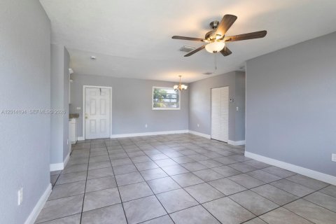 Villa ou maison à vendre à Miami, Floride: 3 chambres, 99.87 m2 № 2076057 - photo 4