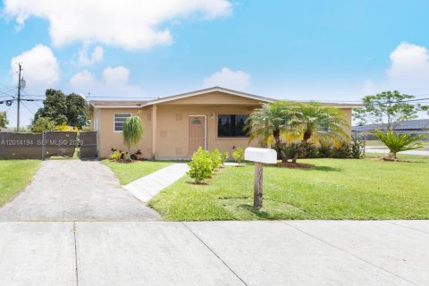 Villa ou maison à Miami, Floride 3 chambres, 99.87 m2 № 2076057