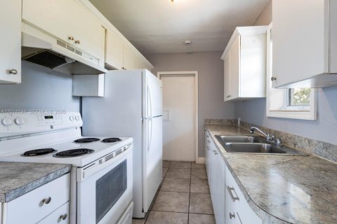 Villa ou maison à vendre à Miami, Floride: 3 chambres, 99.87 m2 № 2076057 - photo 7