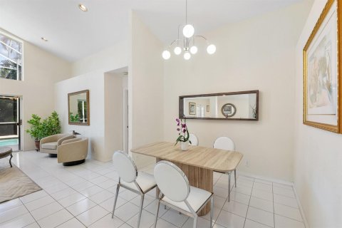 House in Weston, Florida 3 bedrooms, 215.9 sq.m. № 2187113 - photo 9