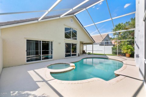 House in Weston, Florida 3 bedrooms, 215.9 sq.m. № 2187113