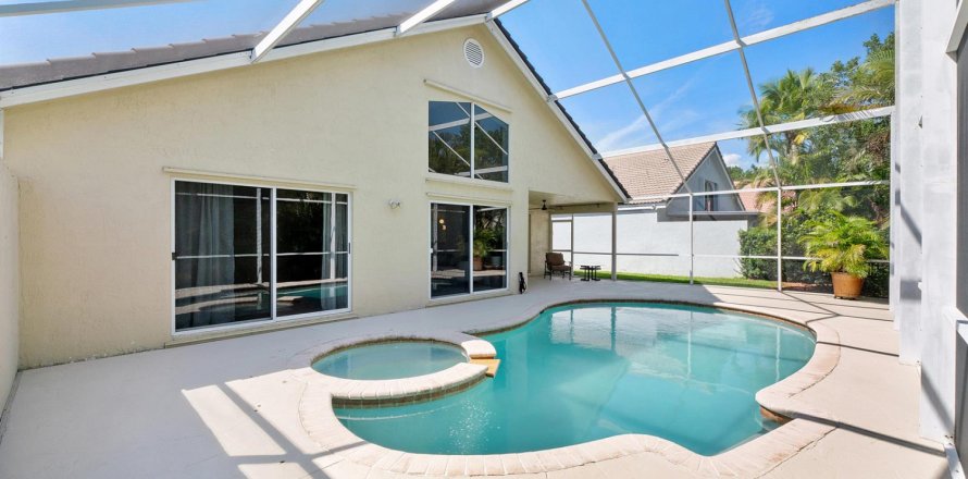 House in Weston, Florida 3 bedrooms, 215.9 sq.m. № 2187113