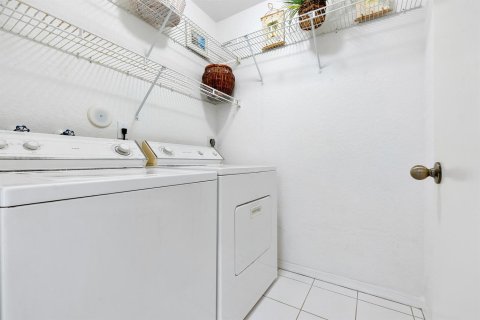 House in Weston, Florida 3 bedrooms, 215.9 sq.m. № 2187113 - photo 21