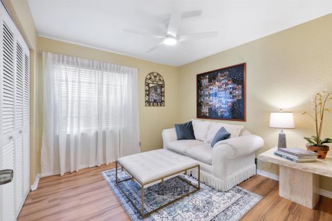 House in Weston, Florida 3 bedrooms, 215.9 sq.m. № 2187113 - photo 13