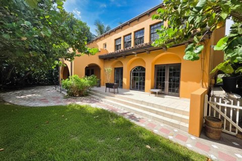 House in Hollywood, Florida 4 bedrooms, 319.03 sq.m. № 2083682 - photo 3