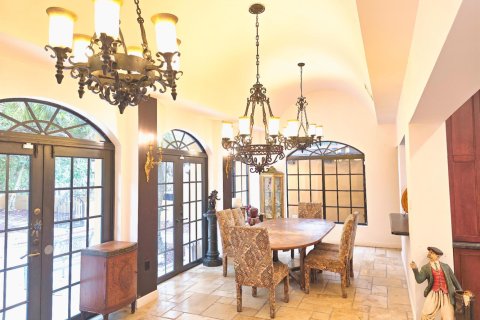 House in Hollywood, Florida 4 bedrooms, 319.03 sq.m. № 2083682 - photo 5