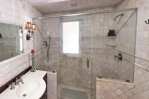 House in Hollywood, Florida 4 bedrooms, 319.03 sq.m. № 2083682 - photo 26
