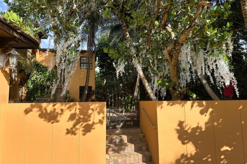 House in Hollywood, Florida 4 bedrooms, 319.03 sq.m. № 2083682 - photo 9