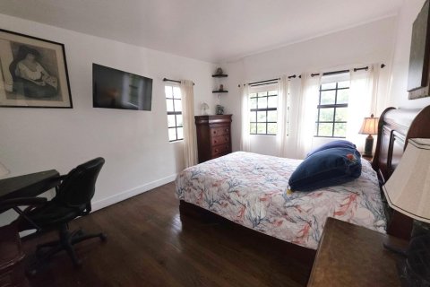 House in Hollywood, Florida 4 bedrooms, 319.03 sq.m. № 2083682 - photo 21