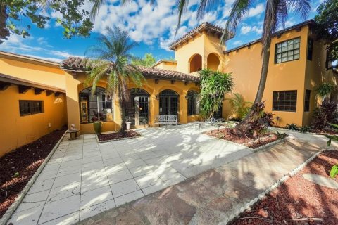 House in Hollywood, Florida 4 bedrooms, 319.03 sq.m. № 2083682 - photo 6