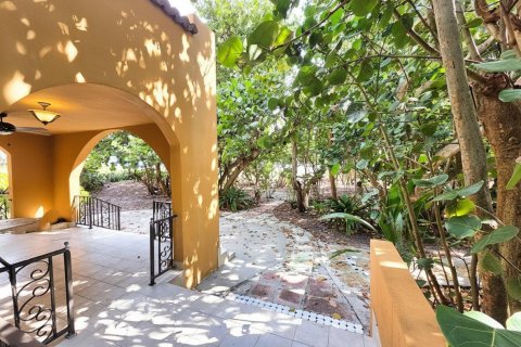 House in Hollywood, Florida 4 bedrooms, 319.03 sq.m. № 2083682 - photo 7