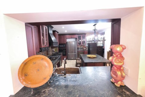 House in Hollywood, Florida 4 bedrooms, 319.03 sq.m. № 2083682 - photo 18