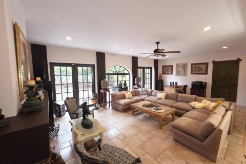 House in Hollywood, Florida 4 bedrooms, 319.03 sq.m. № 2083682 - photo 12