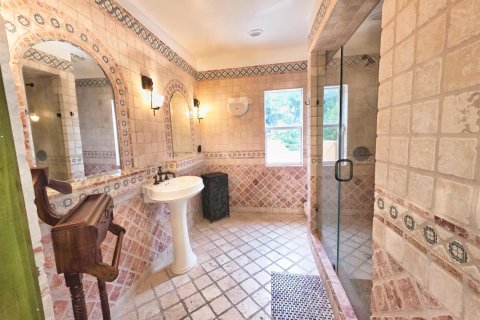 House in Hollywood, Florida 4 bedrooms, 319.03 sq.m. № 2083682 - photo 23