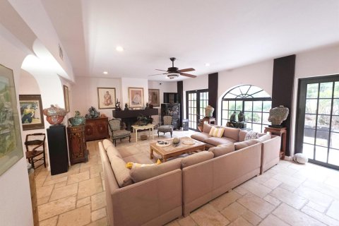 House in Hollywood, Florida 4 bedrooms, 319.03 sq.m. № 2083682 - photo 11