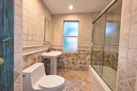 House in Hollywood, Florida 4 bedrooms, 319.03 sq.m. № 2083682 - photo 24