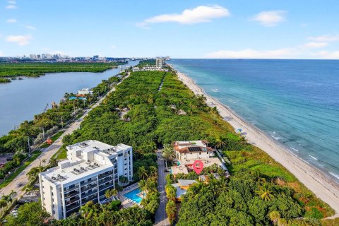 House in Hollywood, Florida 4 bedrooms, 319.03 sq.m. № 2083682 - photo 2