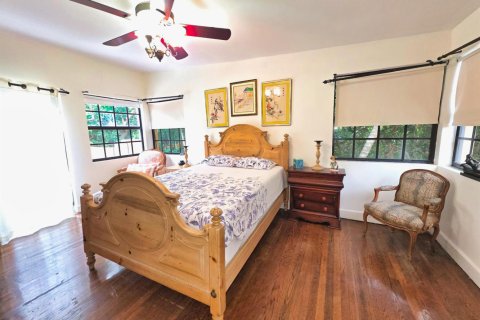 House in Hollywood, Florida 4 bedrooms, 319.03 sq.m. № 2083682 - photo 22