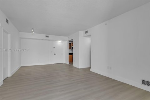 Купить кондоминиум в Авентура, Флорида 2 спальни, 109.53м2, № 2049066 - фото 10