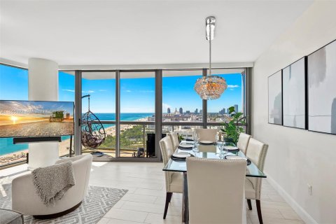 Condo in Miami Beach, Florida, 2 bedrooms  № 2022946 - photo 3