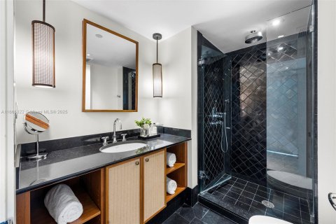 Condo in Miami Beach, Florida, 2 bedrooms  № 2022946 - photo 25