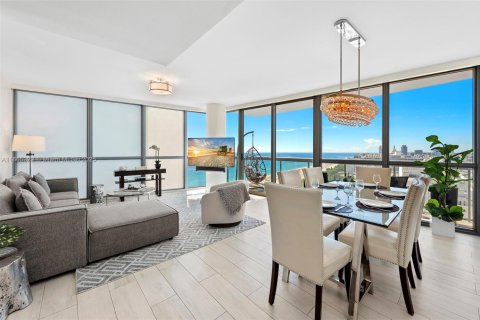 Condo in Miami Beach, Florida, 2 bedrooms  № 2022946 - photo 7