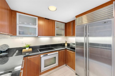 Condo in Miami Beach, Florida, 2 bedrooms  № 2022946 - photo 4