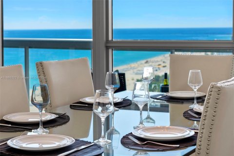 Condo in Miami Beach, Florida, 2 bedrooms  № 2022946 - photo 10
