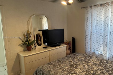 Propiedad comercial en alquiler en Hialeah, Florida, 1 dormitorio, 183.3 m2 № 2043405 - foto 5