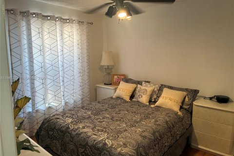 Propiedad comercial en alquiler en Hialeah, Florida, 1 dormitorio, 183.3 m2 № 2043405 - foto 4