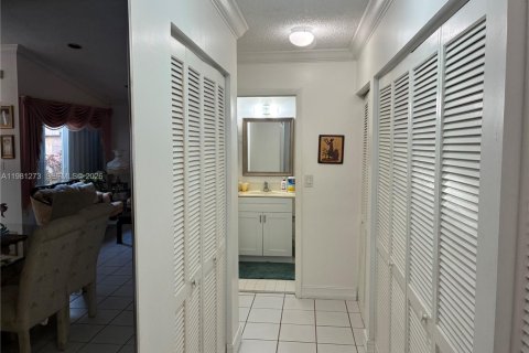 Propiedad comercial en alquiler en Hialeah, Florida, 1 dormitorio, 183.3 m2 № 2043405 - foto 6