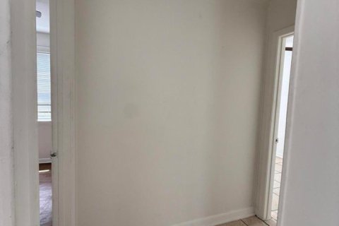 House in Riviera Beach, Florida 2 bedrooms, 66.89 sq.m. № 2265441 - photo 8