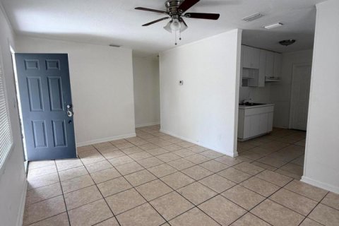 House in Riviera Beach, Florida 2 bedrooms, 66.89 sq.m. № 2265441 - photo 2