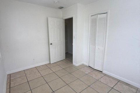 House in Riviera Beach, Florida 2 bedrooms, 66.89 sq.m. № 2265441 - photo 6