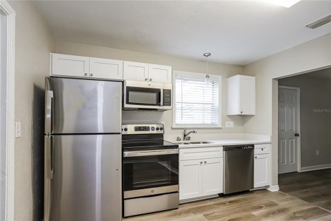 House in Clearwater, Florida 4 bedrooms, 109.25 sq.m. № 1797412 - photo 5