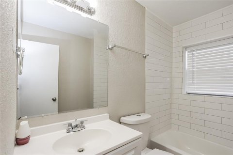 House in Clearwater, Florida 4 bedrooms, 109.25 sq.m. № 1797412 - photo 8