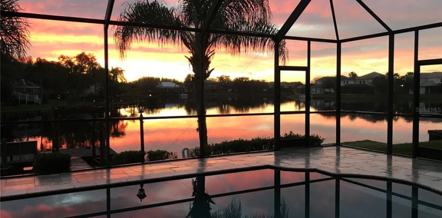 Casa en Tampa, Florida 5 dormitorios, 276.76 m2 № 2208760