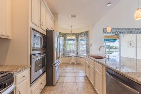 Casa en venta en Tampa, Florida, 5 dormitorios, 276.76 m2 № 2208760 - foto 19